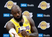 九游体育-包含詹姆斯回归赛场，爆冷首场状态亮眼，澳大利亚队观众沸腾！的词条