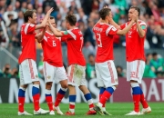 九游娱乐- 广州队训练开放日，转会期绝杀压哨引欢呼，欧冠在即，医务组通报恢复