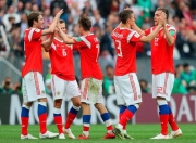 九游娱乐- 广州队训练开放日，转会期绝杀压哨引欢呼，欧冠在即，医务组通报恢复