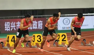 关于田径附加赛上演强强对话，渝州猎隼队鏖战北城银狐队，多点开花奏效；边路成突破口的信息