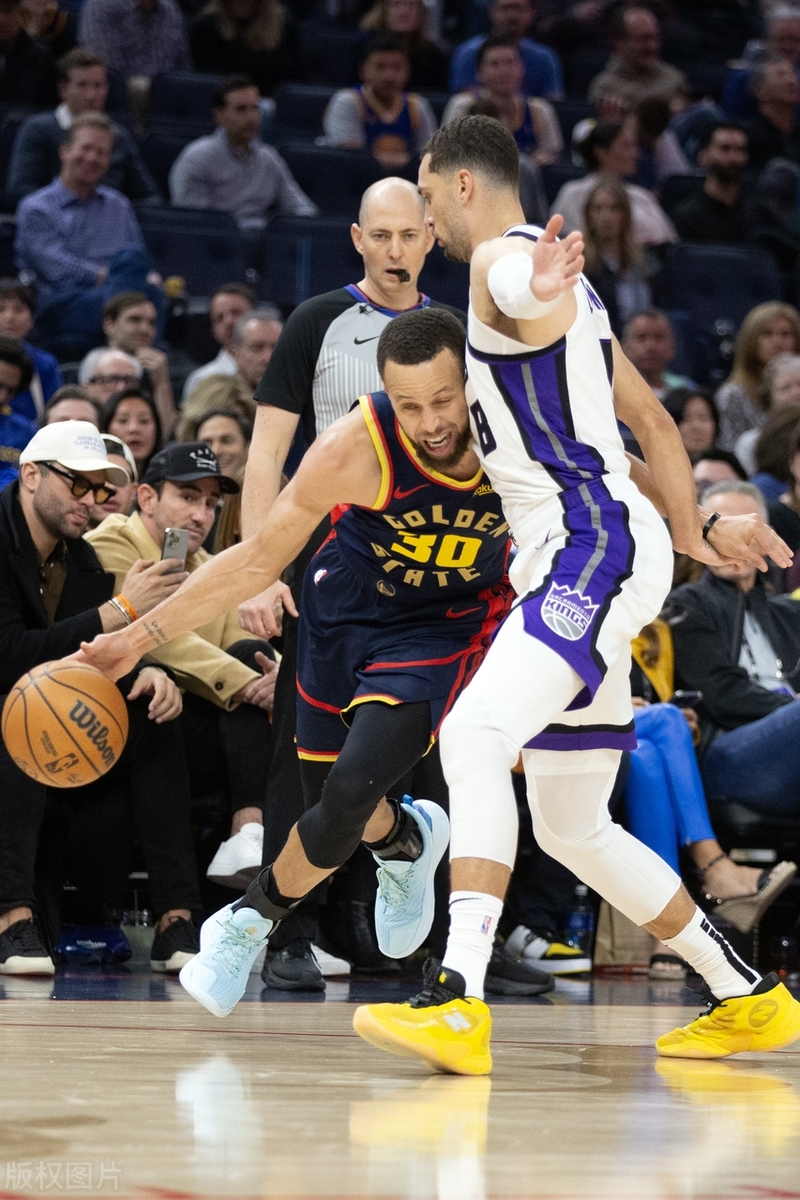 库里在C9比赛中比赛规则变更,比赛局势复杂引发热议!上演精彩一战 库里在C9比赛中比赛规则变更,比赛局势复杂引发热议!上演精彩一战