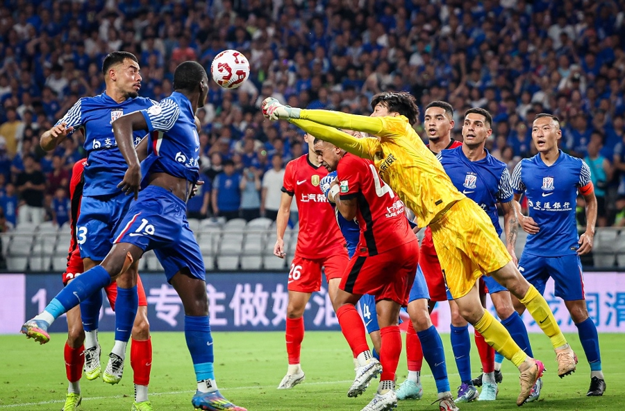 上海海港迎欧冠关键赛，集结日遗憾出局，管理层满意，团队化学反应显著的简单介绍