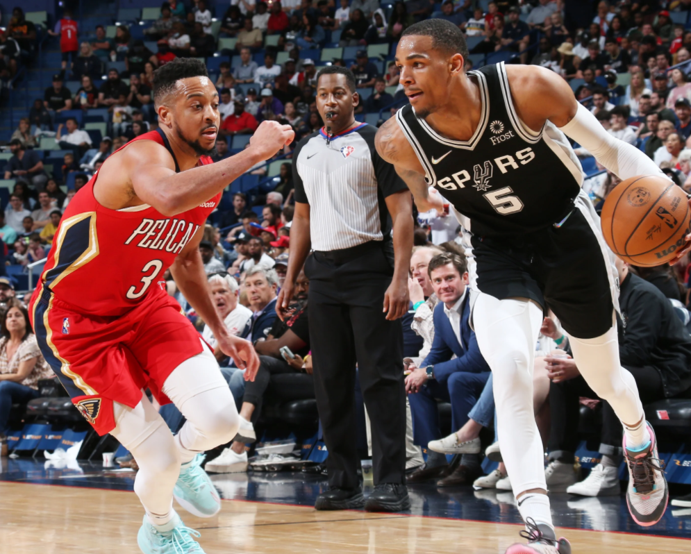 湖人带队取胜!,穆雷重要时刻战术调整赢得满堂喝彩的简单介绍 湖人带队取胜!,穆雷重要时刻战术调整赢得满堂喝彩的简单介绍