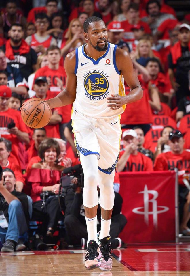 关于杜兰特在中国队比赛中精彩发挥，回归赛场引发热议！的信息